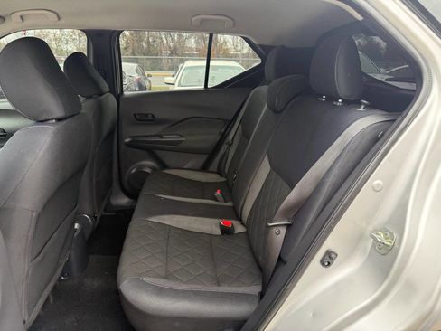 Used 2018 Nissan Kicks S image 17