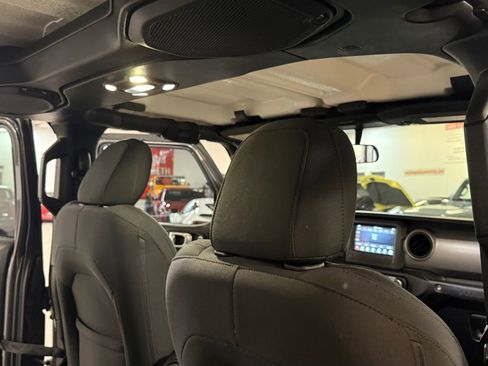 Used 2021 Jeep Wrangler Unlimited Sport image 31