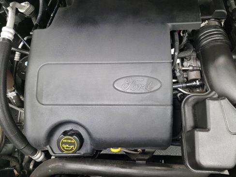 Used 2017 Ford Explorer XLT image 30