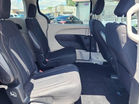 Used 2017 Chrysler Pacifica Touring FWD image 22