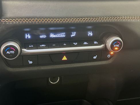 Used 2025 MAZDA CX-50 AWD 2.5 Hybrid w/ Premium Pkg image 24