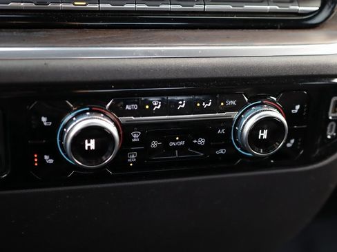 Used 2025 GMC Sierra 1500 SLT image 17