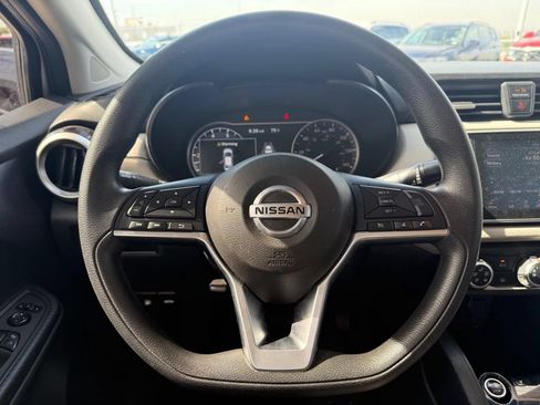 Used 2021 Nissan Versa SV FWD image 17