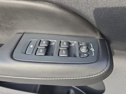 Used 2022 Volvo S60 B5 Momentum w/ Climate Package image 24