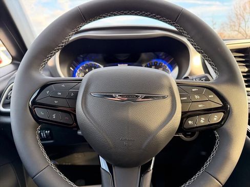 New 2026 Chrysler Pacifica Select AWD/4WD image 10