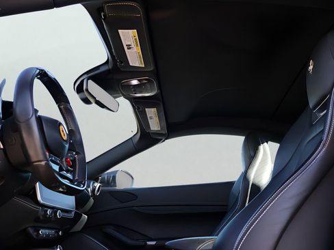 Used 2020 Ferrari Portofino RWD image 44