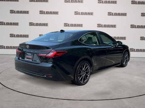 Used 2025 Toyota Camry XLE FWD image 5