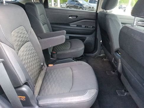 Used 2022 Nissan Pathfinder SV w/ SV Premium Package AWD/4WD image 34