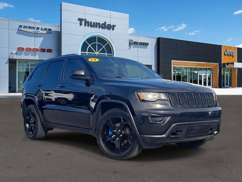 Used 2019 Jeep Grand Cherokee Laredo RWD image 1