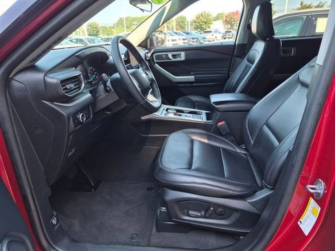 Used 2023 Ford Explorer XLT w/ Equipment Group 202A RWD image 12