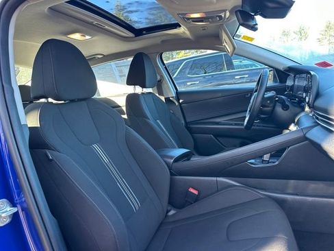 Used 2022 Hyundai Elantra SEL w/ Convenience + Premium Package image 21