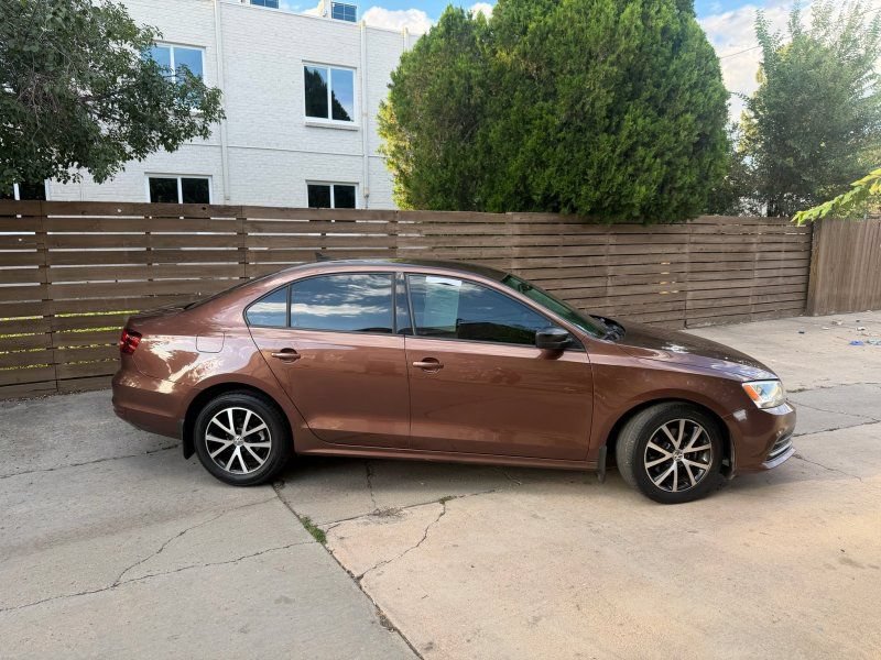 Used 2016 Volkswagen Jetta SE FWD image 3