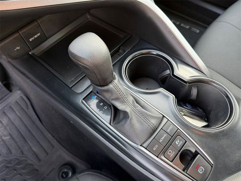 Certified 2020 Toyota Camry LE image 22