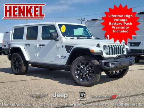 Used 2025 Jeep Wrangler Unlimited Sahara AWD/4WD image 1