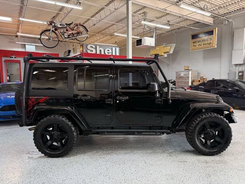 Used 2016 Jeep Wrangler Unlimited Sahara image 6