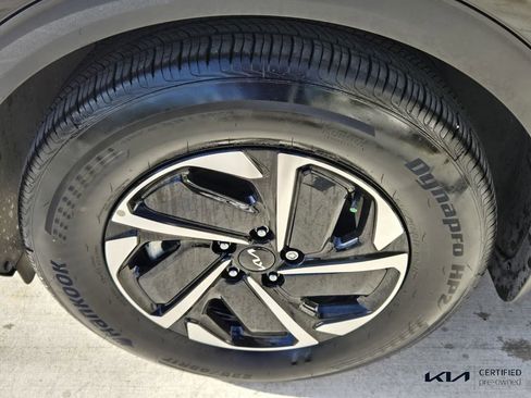 Certified 2025 Kia Sportage LX image 10