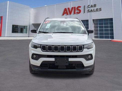 Used 2025 Jeep Compass Latitude w/ Sun & Sound Group AWD/4WD image 2
