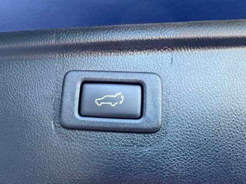 Used 2017 Subaru Outback 2.5i Limited AWD/4WD image 19