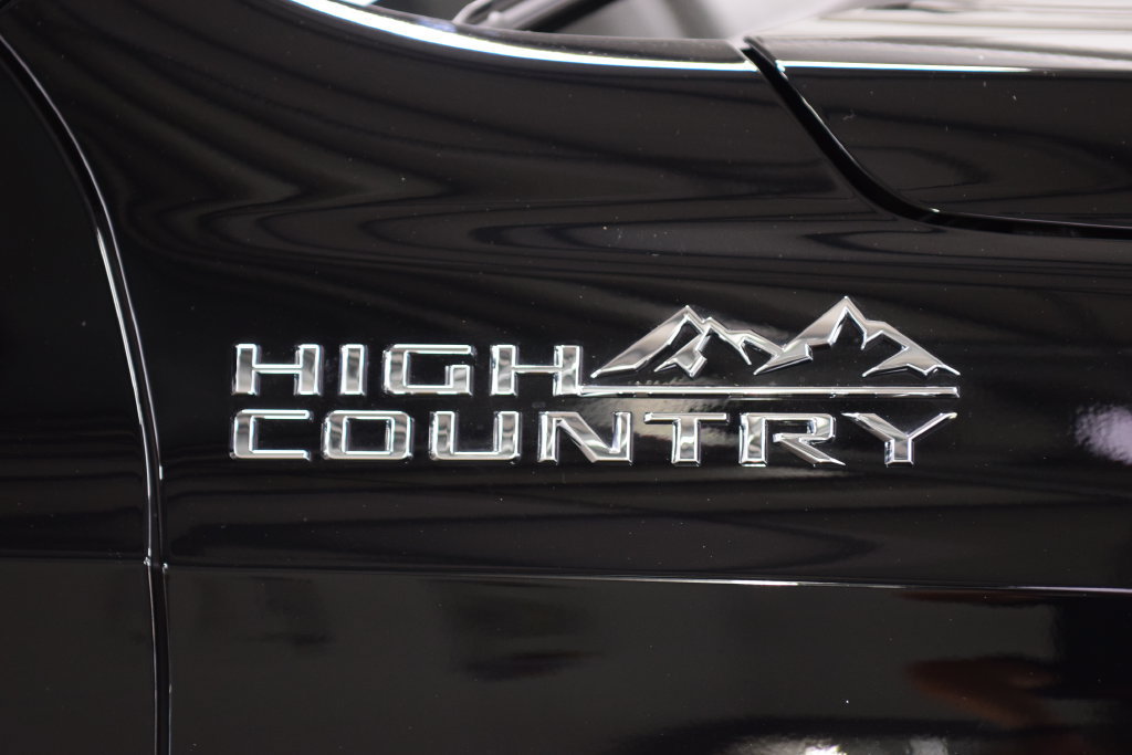Used 2025 Chevrolet Tahoe High Country AWD/4WD image 16