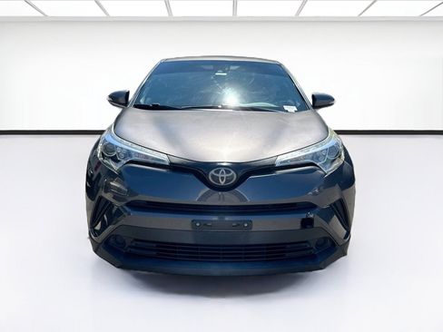 Used 2019 Toyota C-HR XLE FWD image 2