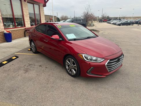 Used 2017 Hyundai Elantra Limited w/ Limited Tech Package 04 image 3