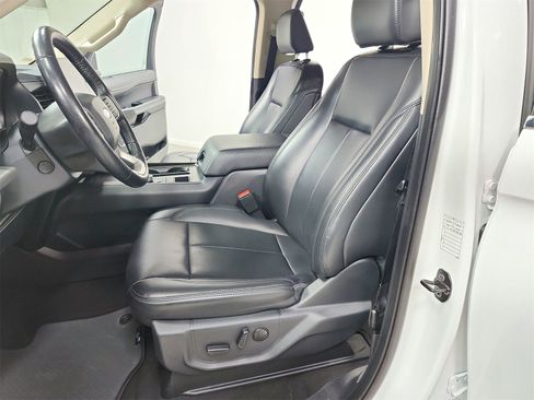 Used 2024 Ford Expedition Max XLT image 19