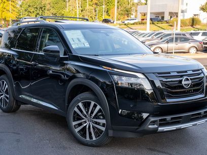 New 2025 Nissan Pathfinder Platinum w/ Black Appearance Package