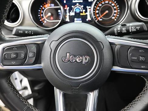 Used 2022 Jeep Wrangler Unlimited Sahara AWD/4WD image 11