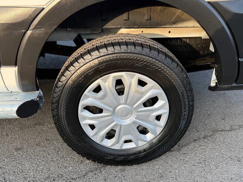 Used 2024 Ford Transit 250 Low Roof w/ Exterior Upgrade Package image 29