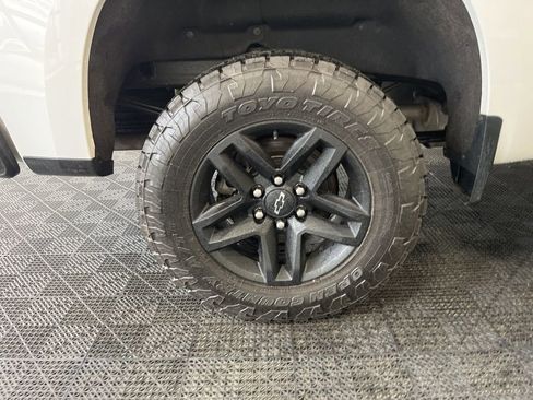 Used 2021 Chevrolet Silverado 1500 LT Trail Boss w/ Convenience Package II image 25
