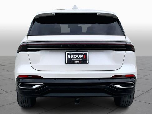 Used 2024 Lincoln Nautilus Premier image 4