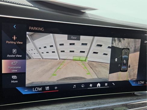 Used 2023 BMW 740i w/ Parking Assistance Package RWD image 23