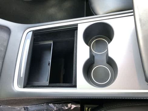 Used 2021 Tesla Model Y Long Range AWD/4WD image 23
