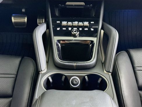 Certified 2025 Porsche Cayenne Turbo AWD/4WD image 16