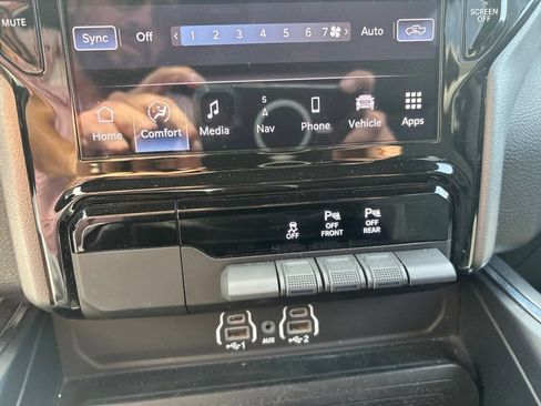 Used 2025 RAM 1500 Big Horn AWD/4WD image 12