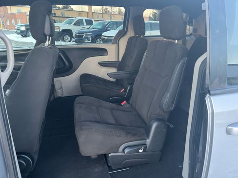 Used 2016 Dodge Grand Caravan SE image 13