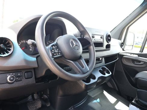 Used 2023 Mercedes-Benz Sprinter 2500 image 11