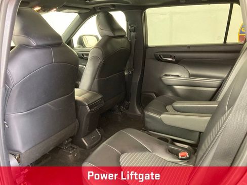 Used 2025 Toyota Highlander XSE AWD/4WD image 14