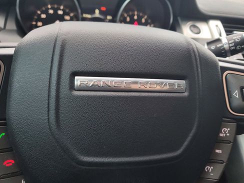 Used 2017 Land Rover Range Rover Evoque SE image 31