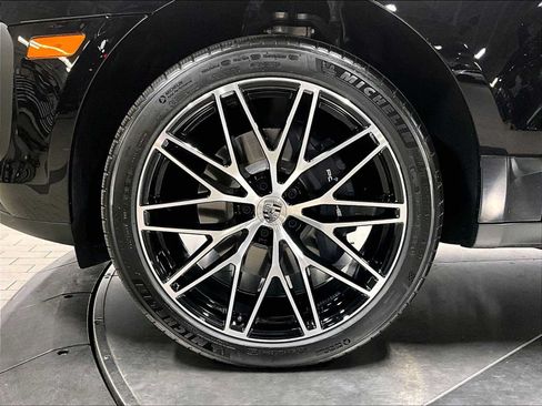 Used 2026 Porsche Macan Turbo AWD/4WD image 13