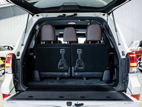 Used 2018 Toyota Land Cruiser image 6