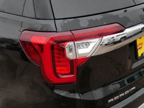 Used 2023 GMC Acadia SLT w/ LPO, Floor Liner Package image 17