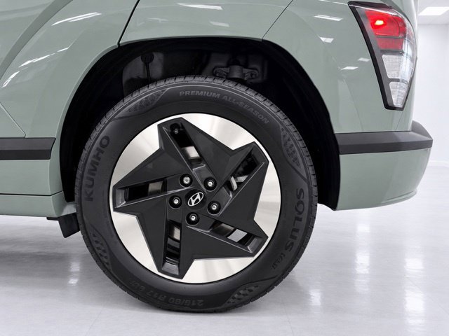 Used 2025 Hyundai Kona SEL FWD image 8