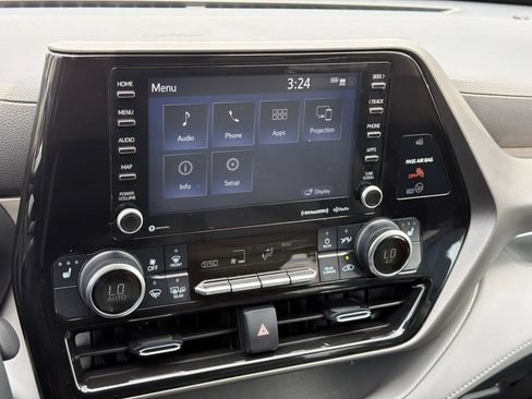 Used 2022 Toyota Highlander XLE AWD/4WD image 28