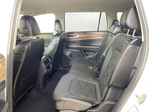 Used 2024 Volkswagen Atlas SE image 21