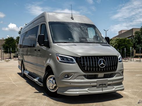 Used 2025 Mercedes-Benz Sprinter 3500 image 23