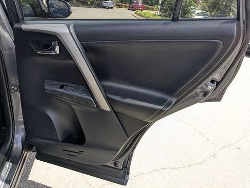 Used 2017 Toyota RAV4 Platinum FWD image 40