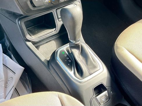 Used 2019 Jeep Renegade Latitude w/ Popular Equipment Group image 16