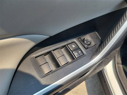 Used 2020 Toyota RAV4 XLE Premium image 13