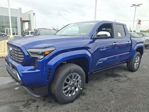New 2025 Toyota Tacoma SR image 3
